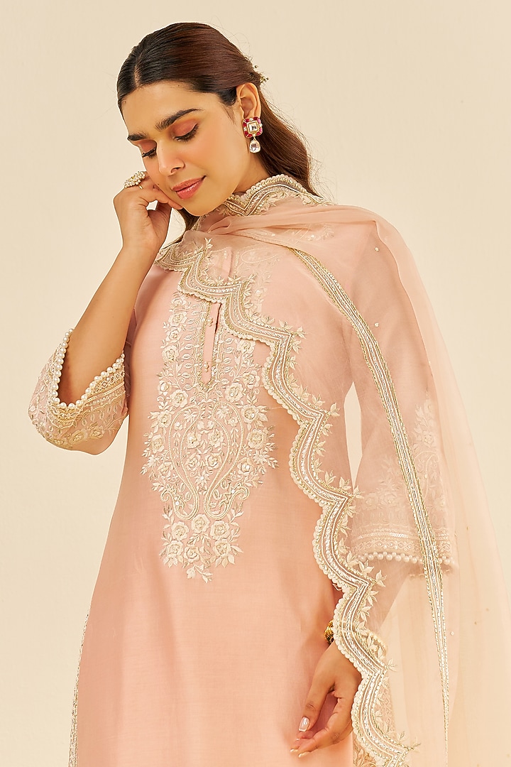Off-Rose Chanderi Silk Parsi Gara Embroidered A-Line Kurta Set by Sheetal Batra at Pernia's Pop Up Shop
