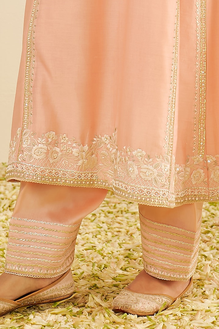 Off-Rose Chanderi Silk Parsi Gara Embroidered A-Line Kurta Set by Sheetal Batra at Pernia's Pop Up Shop