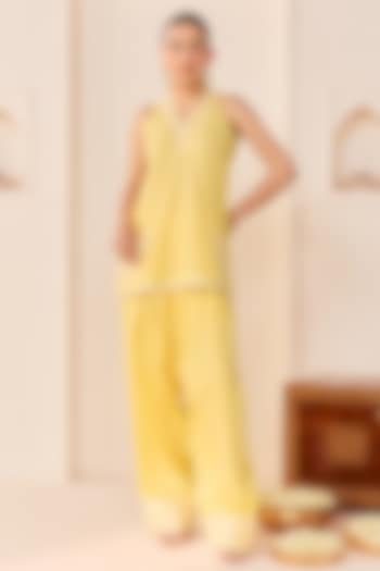 Lemon Yellow Chanderi Silk Brasso Aari Work Short Kurta Set by Sheetal Batra at Pernia's Pop Up Shop