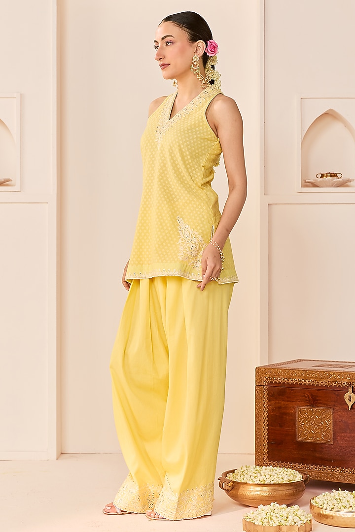 Lemon Yellow Chanderi Silk Brasso Aari Work Short Kurta Set by Sheetal Batra at Pernia's Pop Up Shop