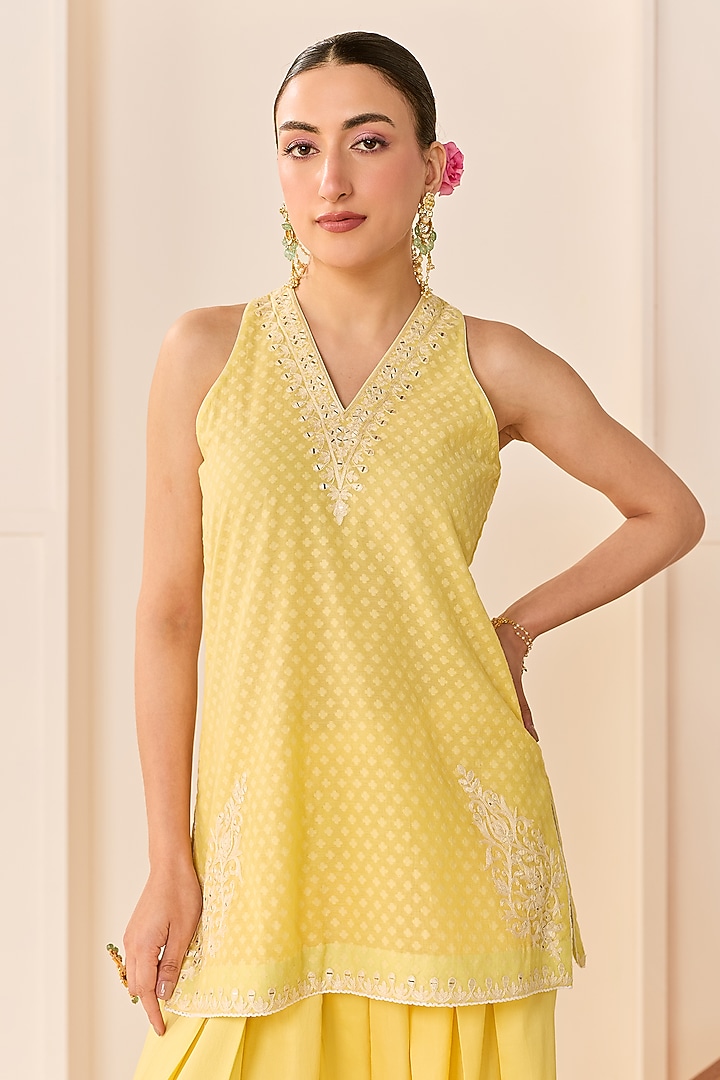 Lemon Yellow Chanderi Silk Brasso Aari Work Short Kurta Set by Sheetal Batra at Pernia's Pop Up Shop