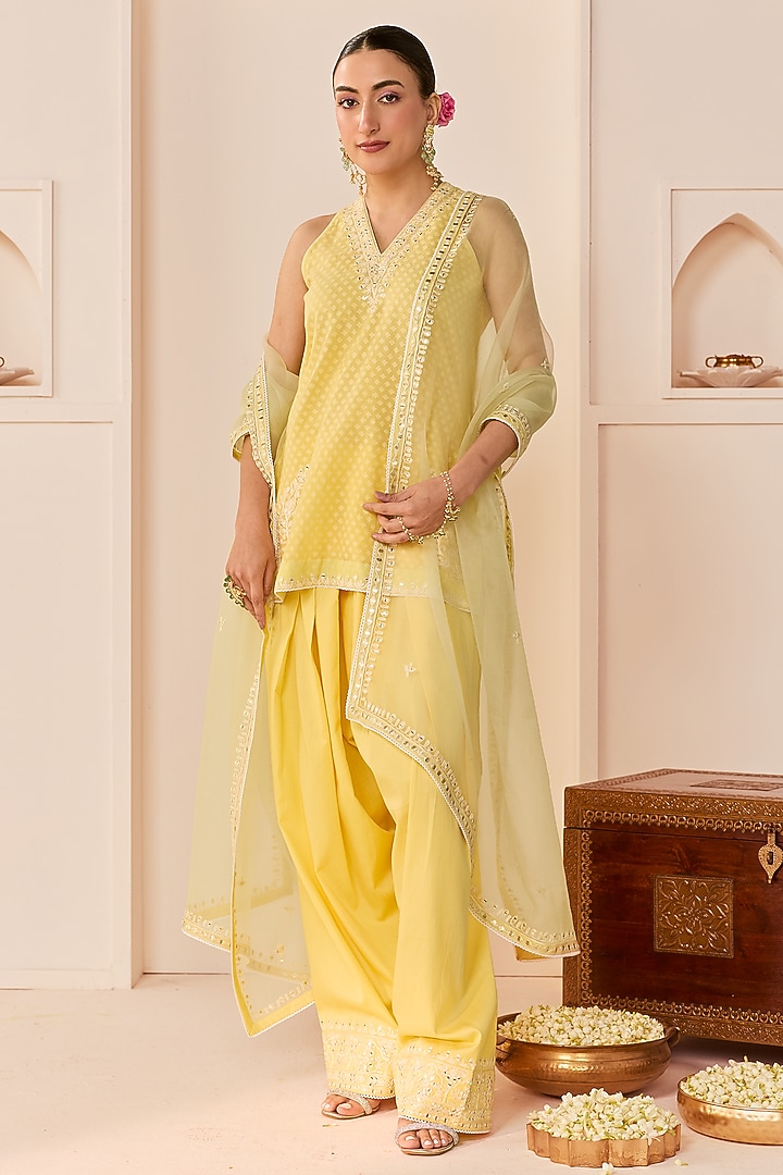 Lemon Yellow Chanderi Silk Brasso Aari Work Short Kurta Set by Sheetal Batra at Pernia's Pop Up Shop