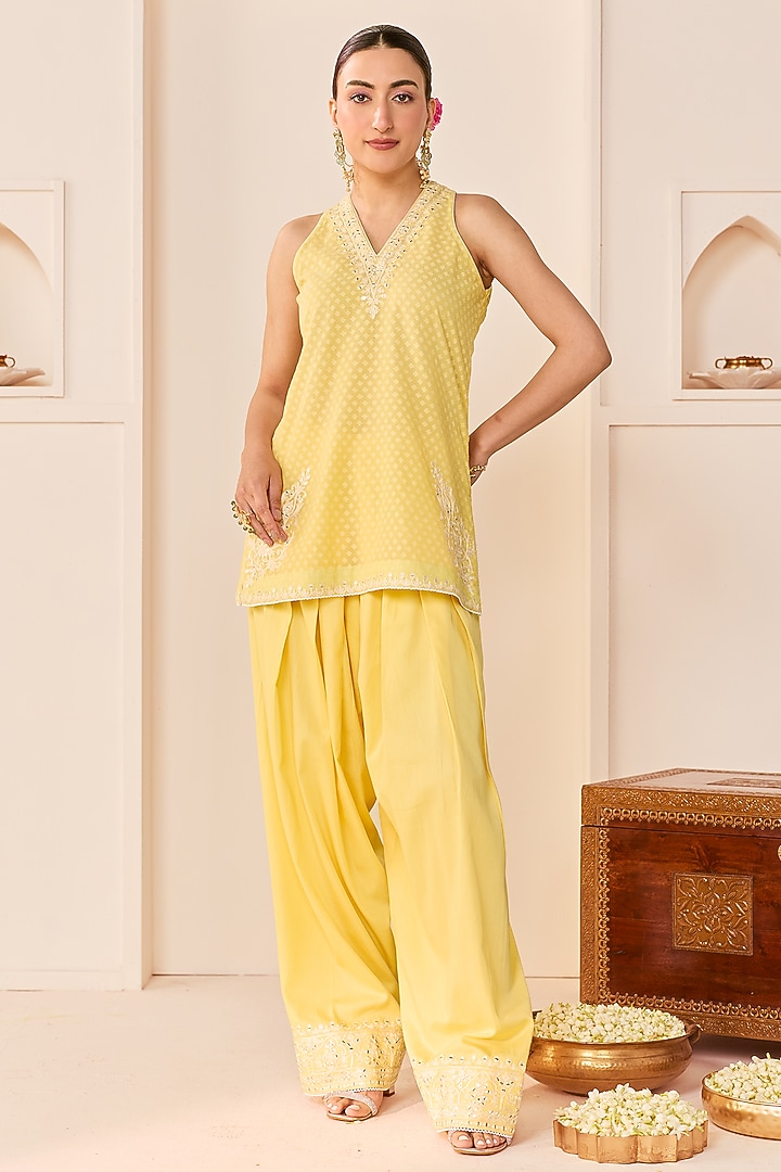Lemon Yellow Chanderi Silk Brasso Aari Work Short Kurta Set by Sheetal Batra at Pernia's Pop Up Shop