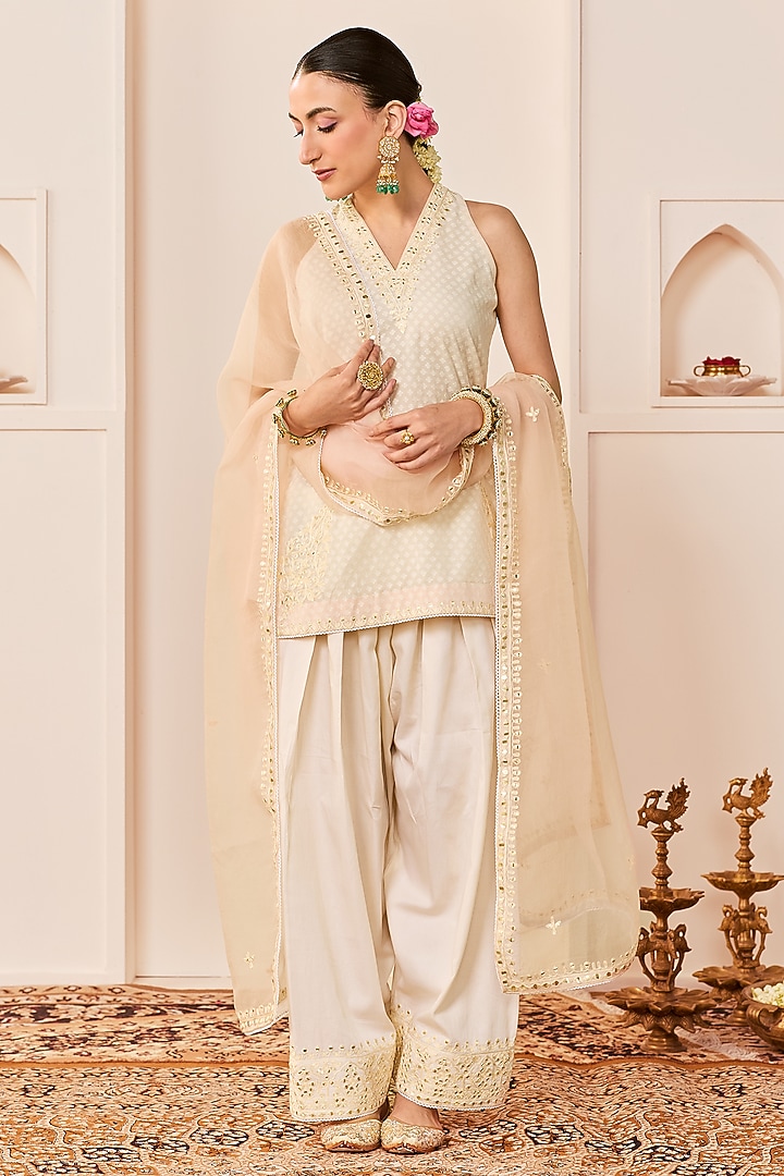 Daisy Ivory Chanderi Silk Brasso Aari Work Short Kurta Set by Sheetal Batra at Pernia's Pop Up Shop