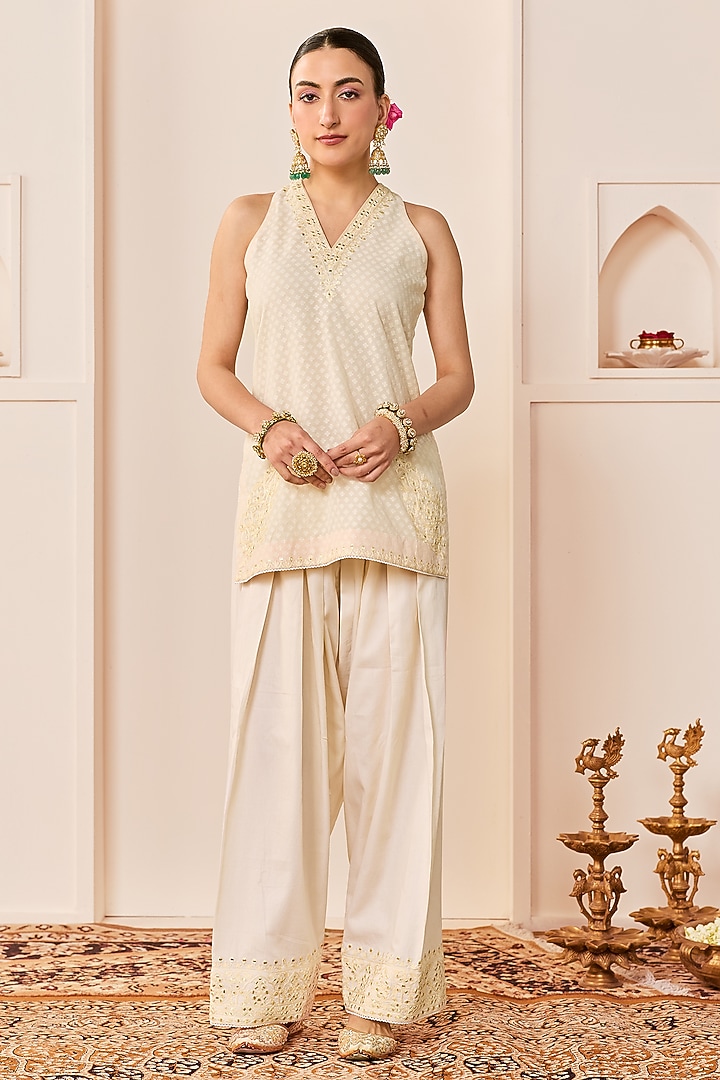 Daisy Ivory Chanderi Silk Brasso Aari Work Short Kurta Set by Sheetal Batra at Pernia's Pop Up Shop