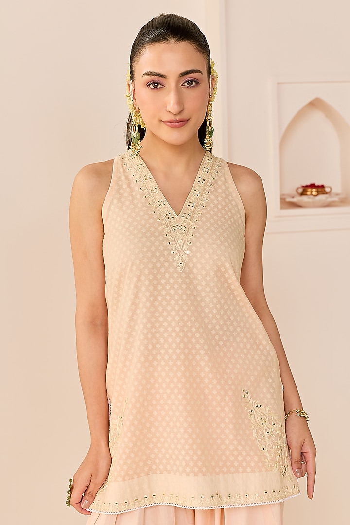 Carnation Pink Chanderi Silk Brasso Aari Work Short Kurta Set by Sheetal Batra at Pernia's Pop Up Shop