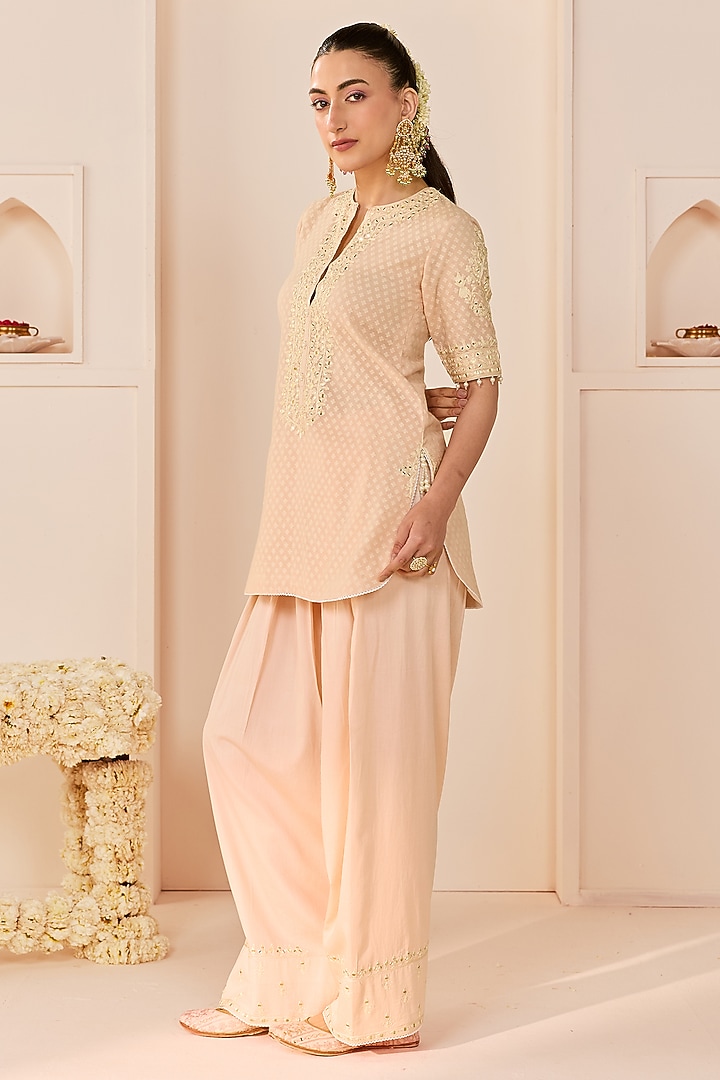 Carnation Pink Chanderi Silk Brasso Aari Embroidered Short Kurta Set by Sheetal Batra at Pernia's Pop Up Shop