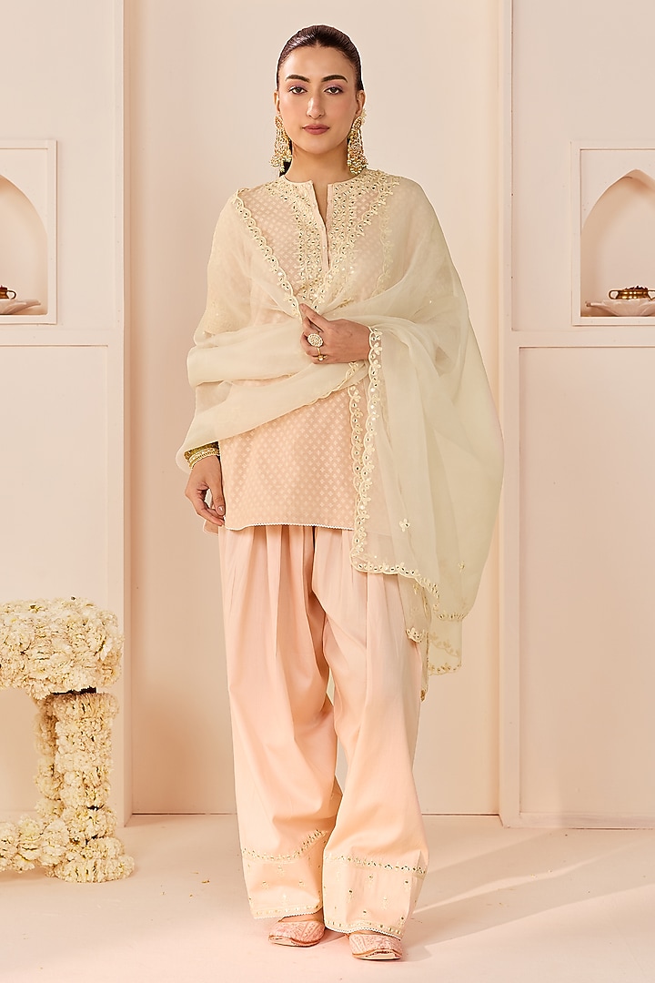 Carnation Pink Chanderi Silk Brasso Aari Embroidered Short Kurta Set by Sheetal Batra at Pernia's Pop Up Shop