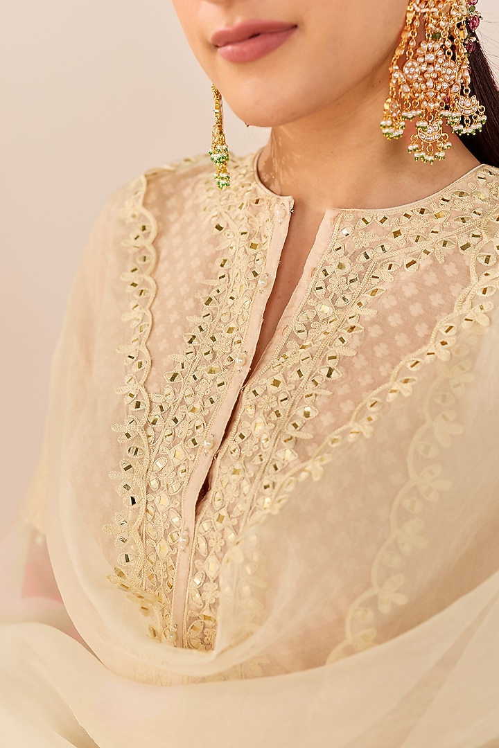 Carnation Pink Chanderi Silk Brasso Aari Embroidered Short Kurta Set by Sheetal Batra at Pernia's Pop Up Shop