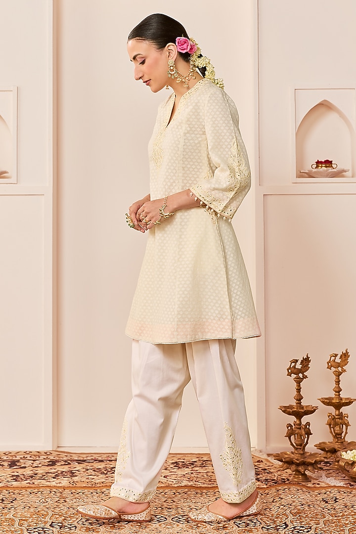 Daisy Ivory Chanderi Silk Brasso Aari Embroidered Short Kurta Set by Sheetal Batra at Pernia's Pop Up Shop