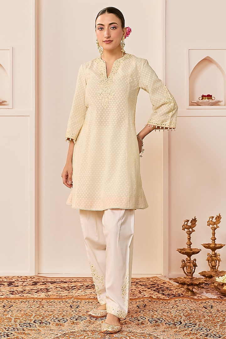 Daisy Ivory Chanderi Silk Brasso Aari Embroidered Short Kurta Set by Sheetal Batra at Pernia's Pop Up Shop