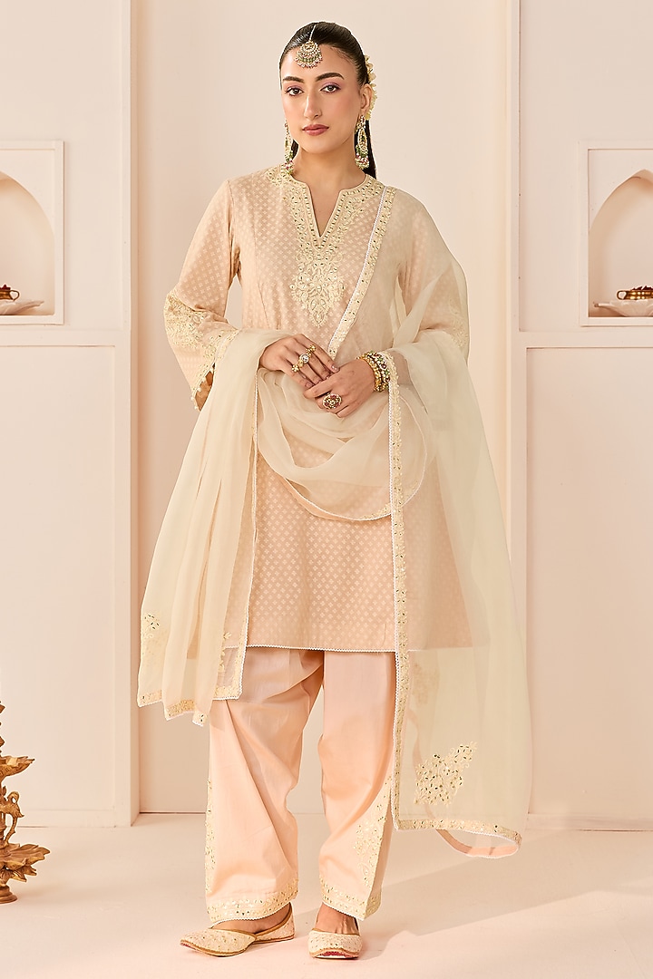 Carnation Pink Chanderi Silk Brasso Aari Embroidered Short Kurta Set by Sheetal Batra at Pernia's Pop Up Shop