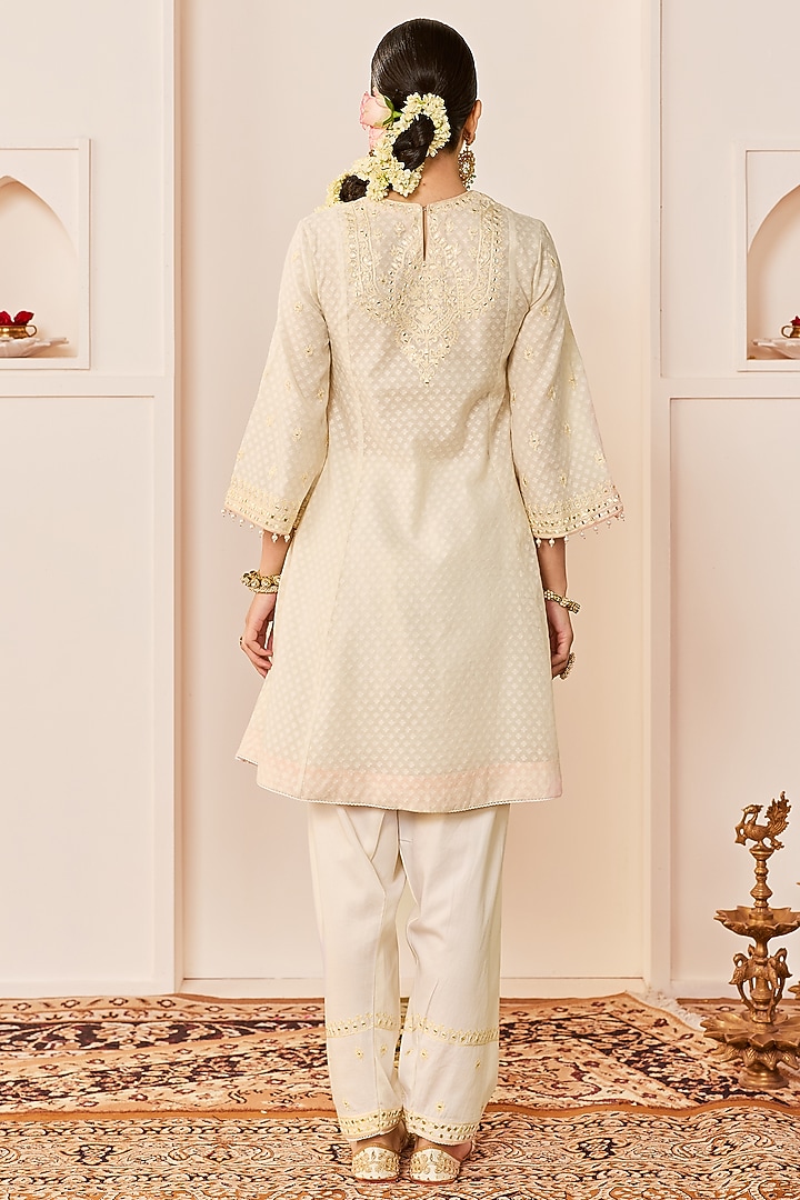 Daisy Ivory Chanderi Silk Brasso Mirror Embroidered Kurta Set by Sheetal Batra at Pernia's Pop Up Shop