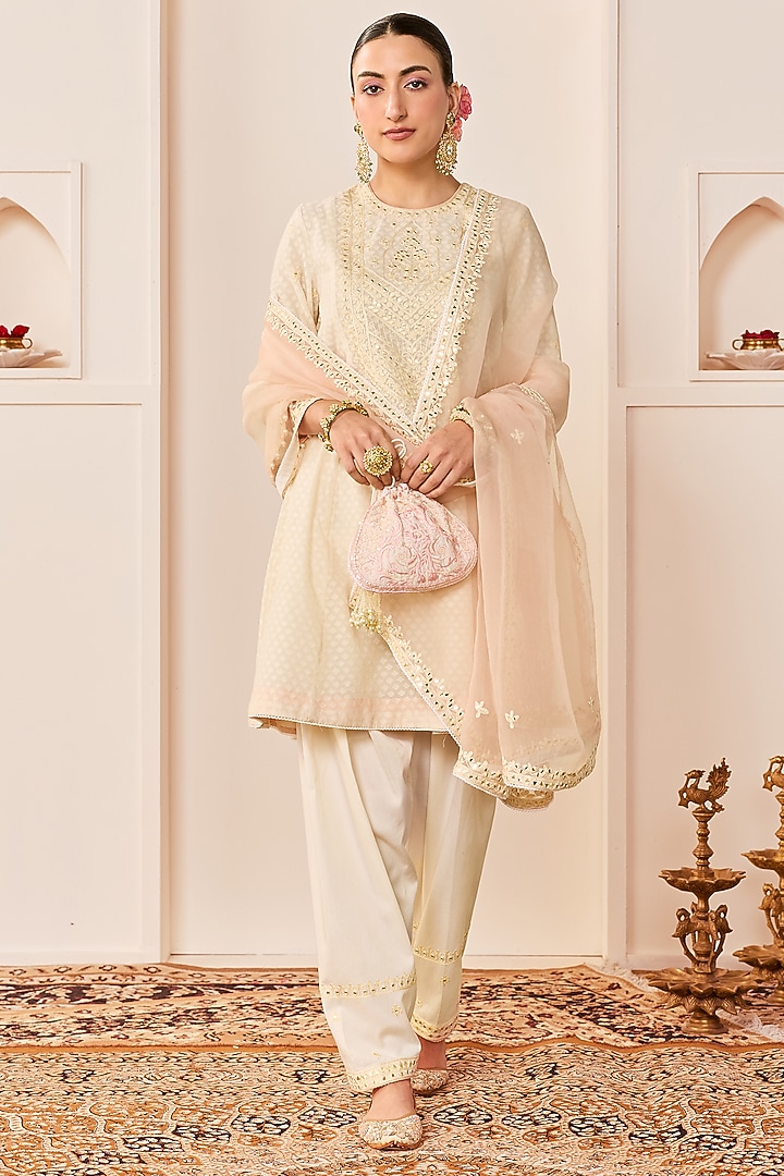Daisy Ivory Chanderi Silk Brasso Mirror Embroidered Kurta Set by Sheetal Batra at Pernia's Pop Up Shop