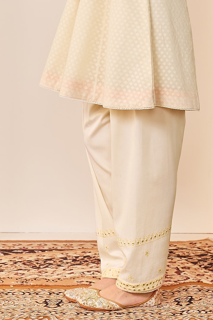 Daisy Ivory Chanderi Silk Brasso Mirror Embroidered Kurta Set by Sheetal Batra at Pernia's Pop Up Shop