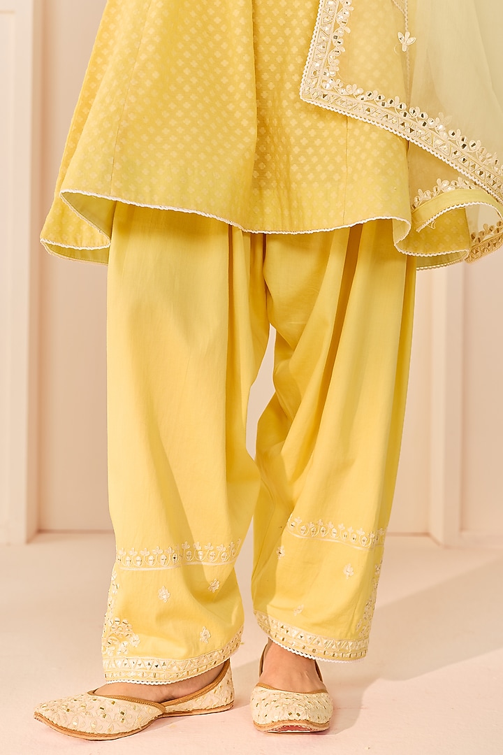 Lemon Yellow Chanderi Silk Brasso Mirror Embroidered Kurta Set by Sheetal Batra at Pernia's Pop Up Shop
