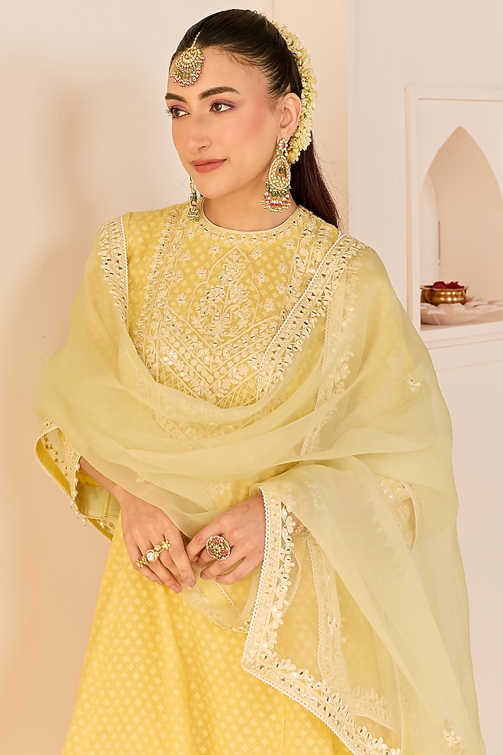 Lemon Yellow Chanderi Silk Brasso Mirror Embroidered Kurta Set by Sheetal Batra at Pernia's Pop Up Shop