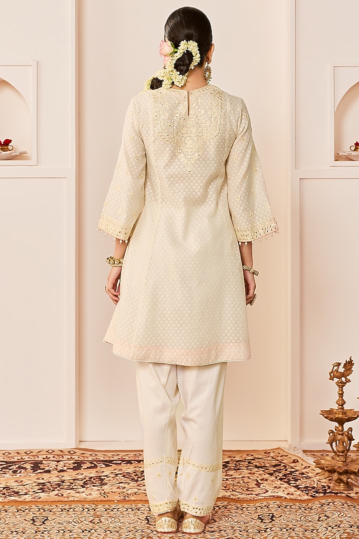 Daisy Ivory Chanderi Silk Brasso Mirror Embroidered Kurta Set by Sheetal Batra at Pernia's Pop Up Shop