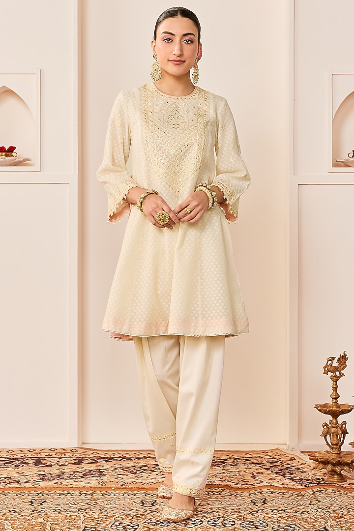Daisy Ivory Chanderi Silk Brasso Mirror Embroidered Kurta Set by Sheetal Batra at Pernia's Pop Up Shop