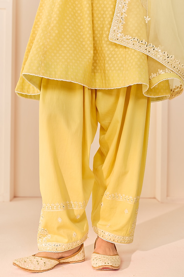 Lemon Yellow Chanderi Silk Brasso Mirror Embroidered Kurta Set by Sheetal Batra at Pernia's Pop Up Shop