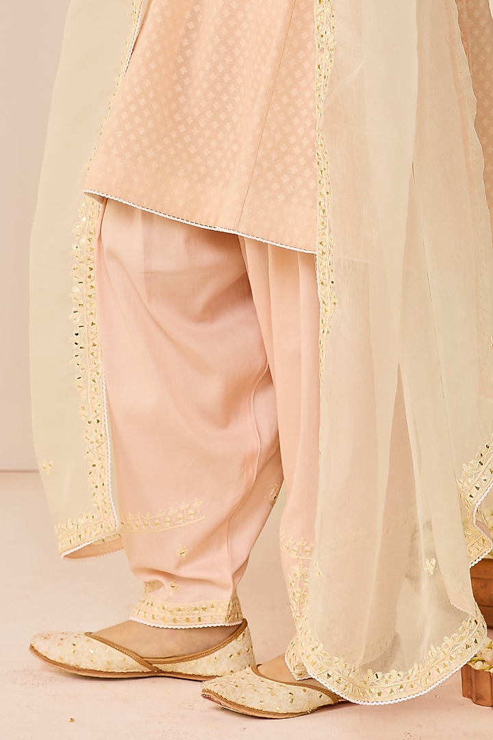 Carnation Pink Chanderi Silk Brasso Mirror Embroidered Kurta Set by Sheetal Batra at Pernia's Pop Up Shop