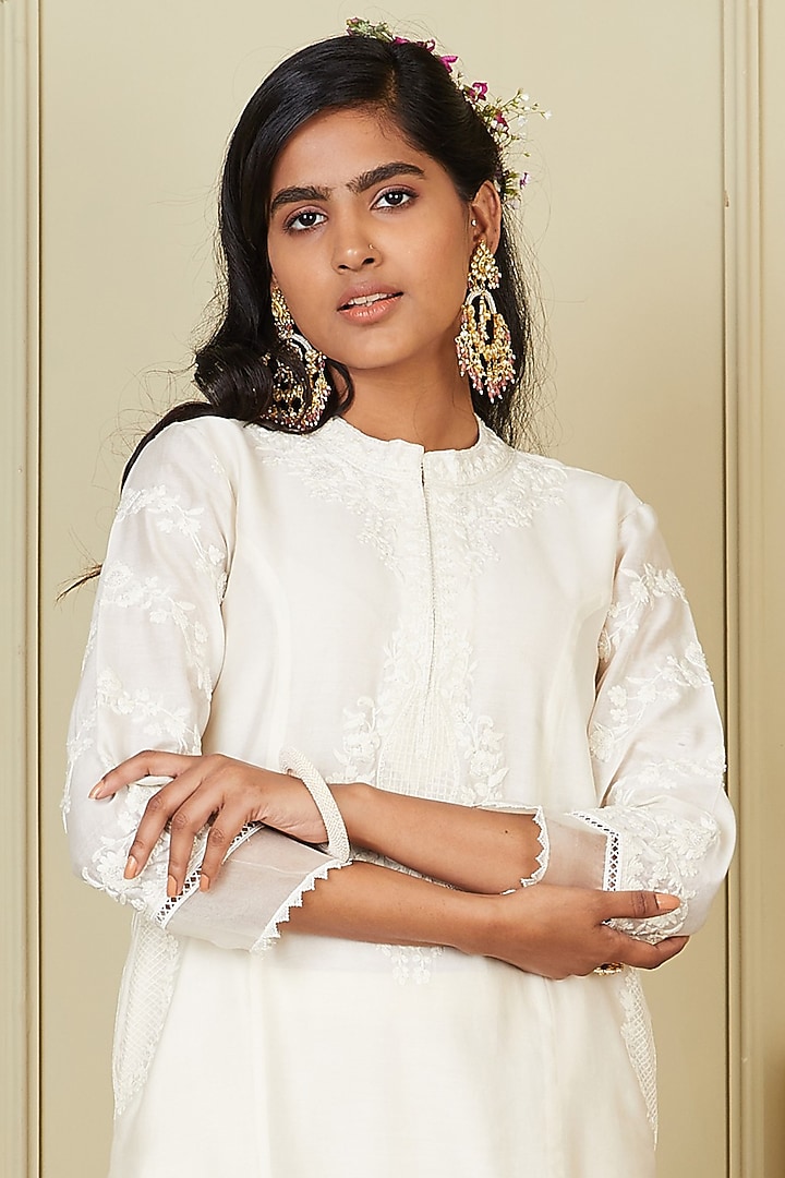 Ivory Embroidered Kurta Set by Sheetal Batra at Pernia's Pop Up Shop