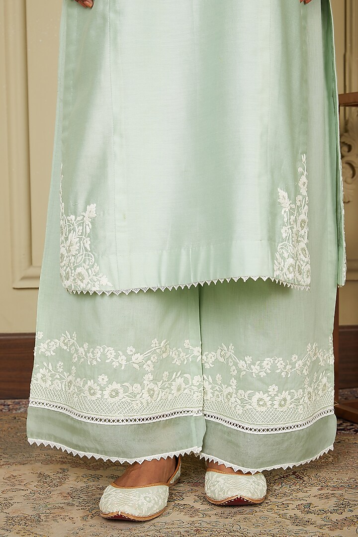 Frosty Green Embroidered Kurta Set by Sheetal Batra at Pernia's Pop Up Shop