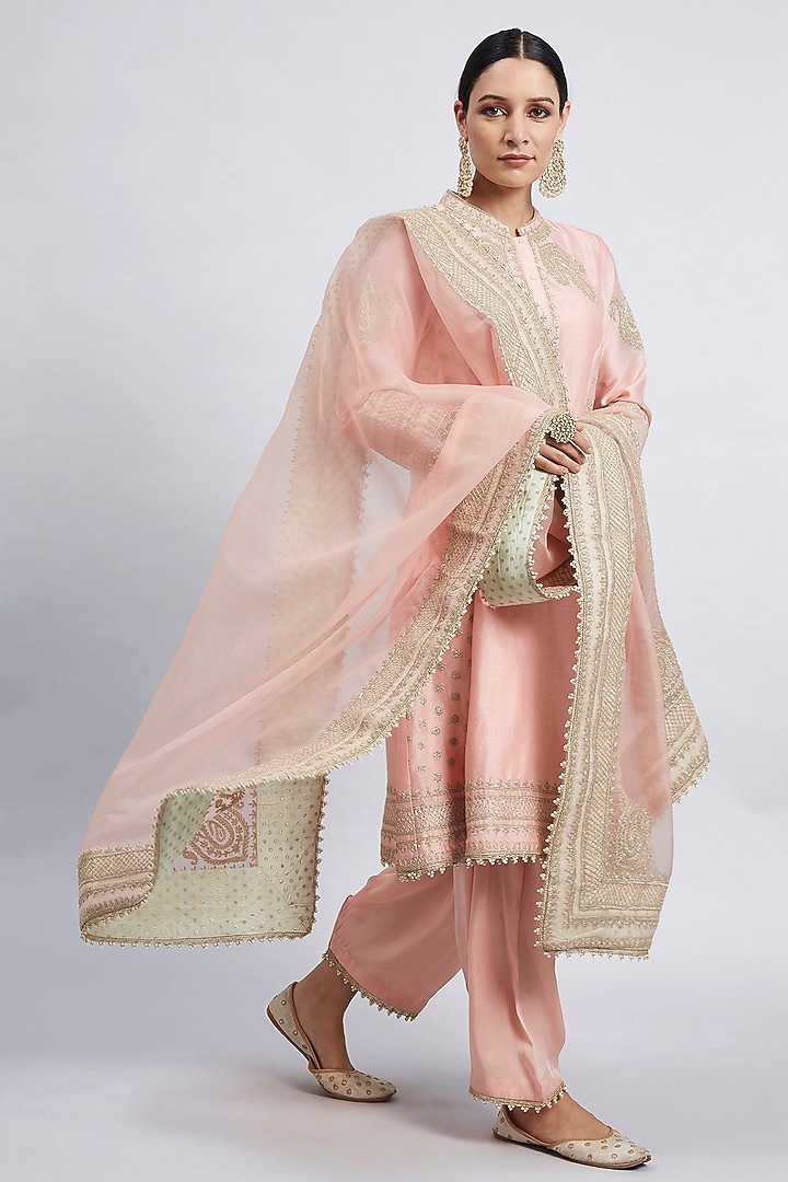 Carnation Pink Chanderi Silk Kashmiri Tilla Embroidered Kurta Set by Sheetal Batra at Pernia's Pop Up Shop