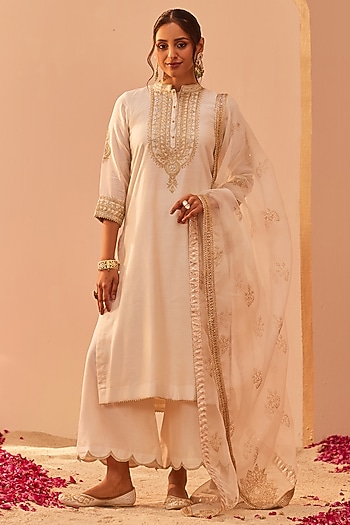 Daisy Ivory Silk Chanderi Embroidered Kurta Set by Sheetal Batra at Pernia's Pop Up Shop