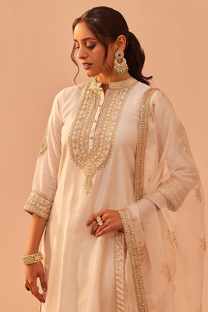 Daisy Ivory Silk Chanderi Embroidered Kurta Set by Sheetal Batra at Pernia's Pop Up Shop