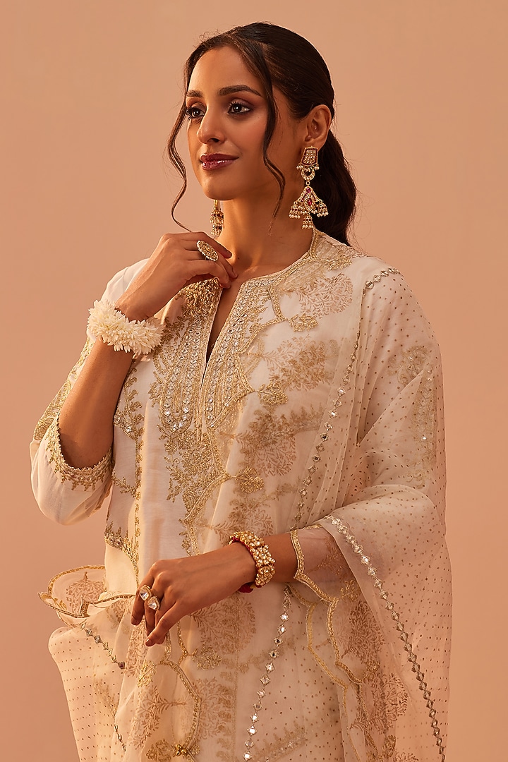 Daisy Ivory Silk Chanderi Printed & Embroidered Kurta Set by Sheetal Batra at Pernia's Pop Up Shop