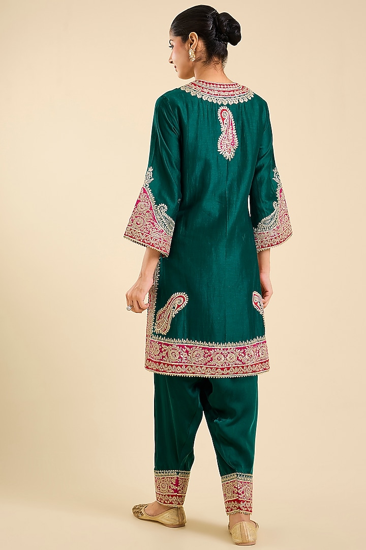 Emerald Green Silk Chanderi Embroidered Kurta Set by Sheetal Batra at Pernia's Pop Up Shop