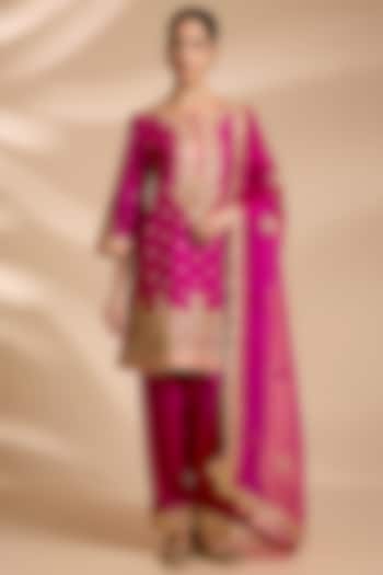 Hot Pink Pure Silk Banarasi Sequin Embroidered Kurta Set by Sheetal Batra at Pernia's Pop Up Shop