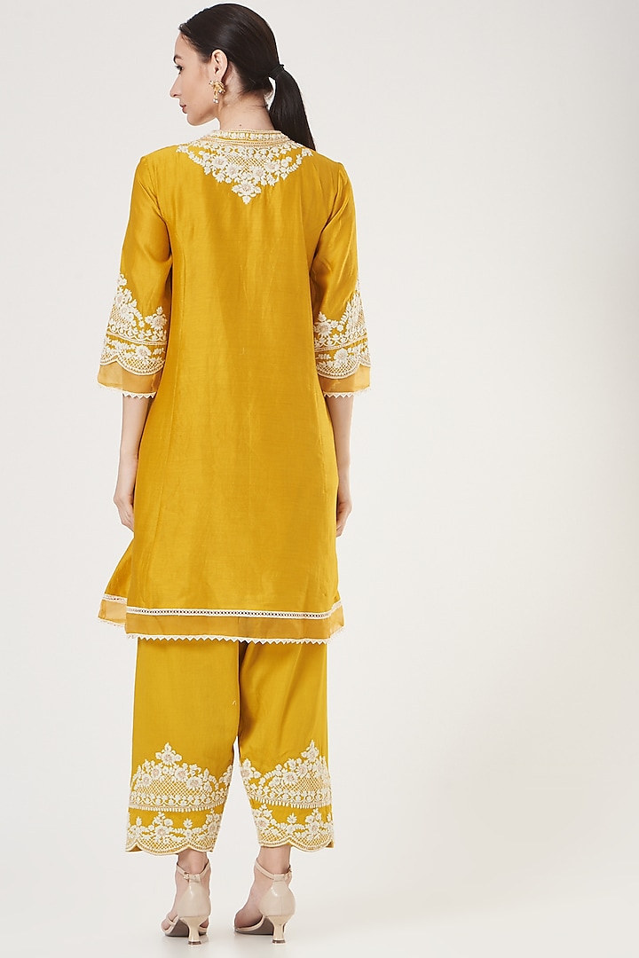 Mustard Embroidered Kurta Set by Sheetal Batra at Pernia's Pop Up Shop