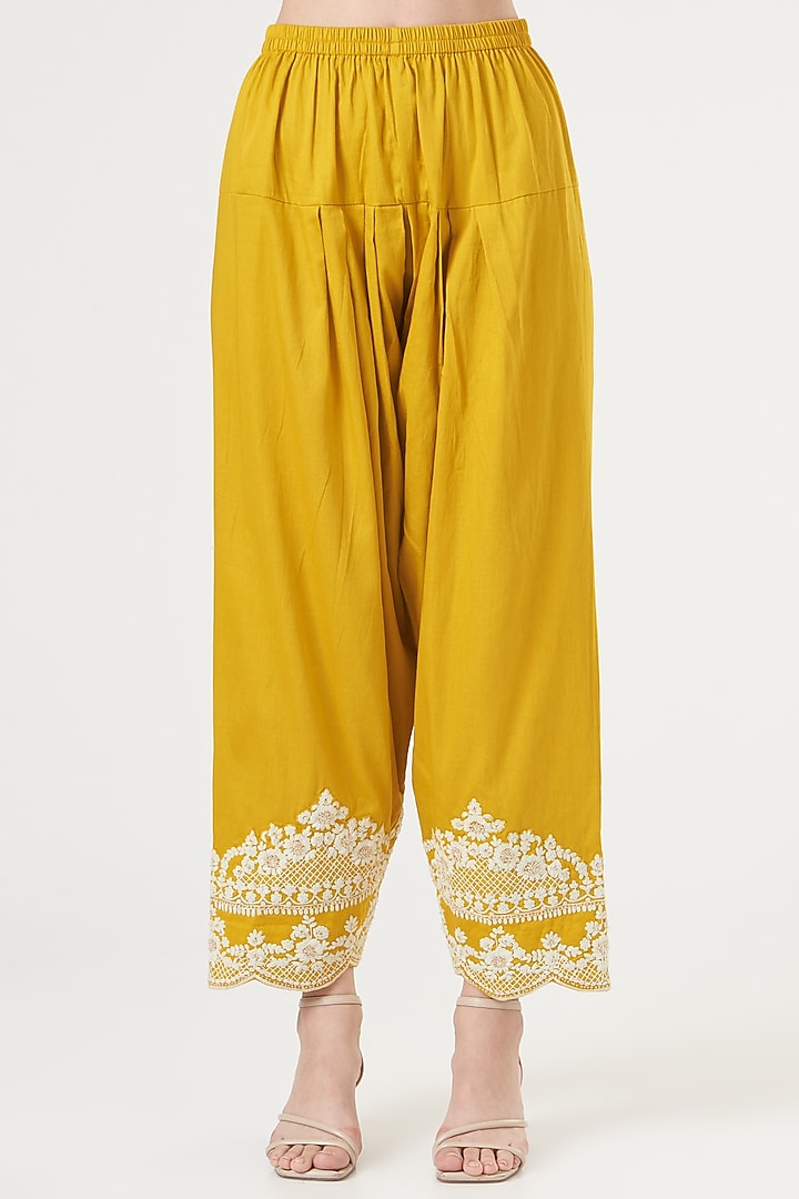 Mustard Embroidered Kurta Set by Sheetal Batra at Pernia's Pop Up Shop