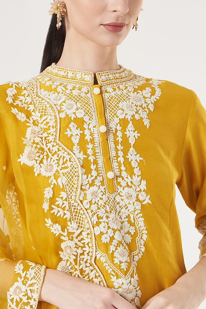 Mustard Embroidered Kurta Set by Sheetal Batra at Pernia's Pop Up Shop
