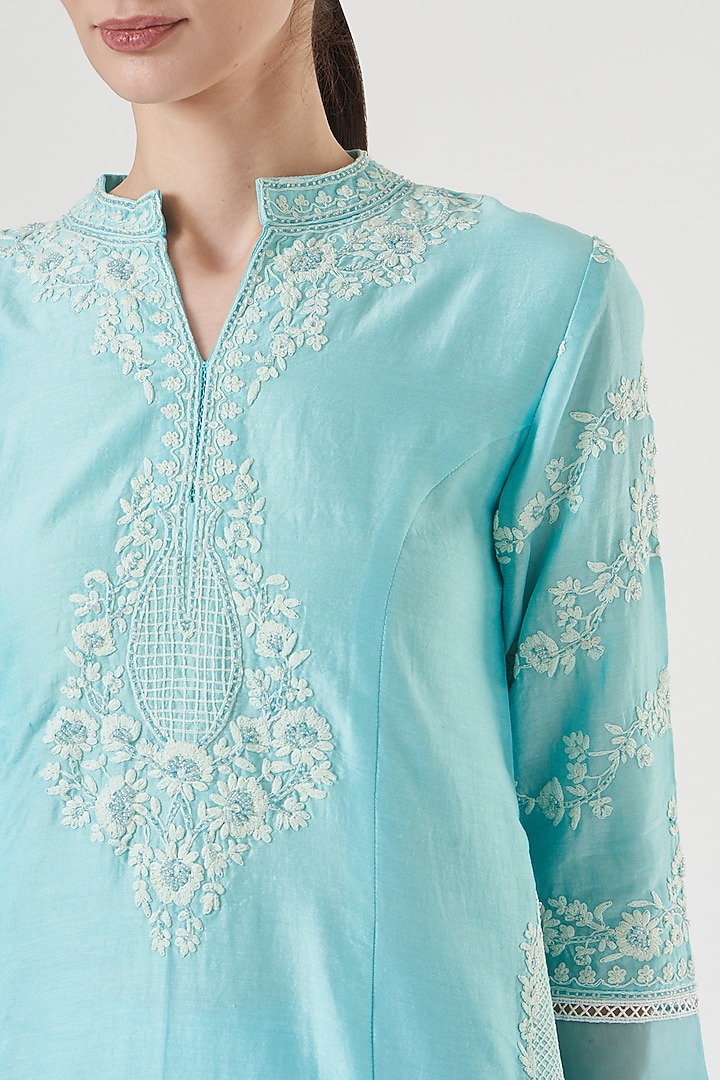 Blue Embroidered Kurta Set by Sheetal Batra at Pernia's Pop Up Shop