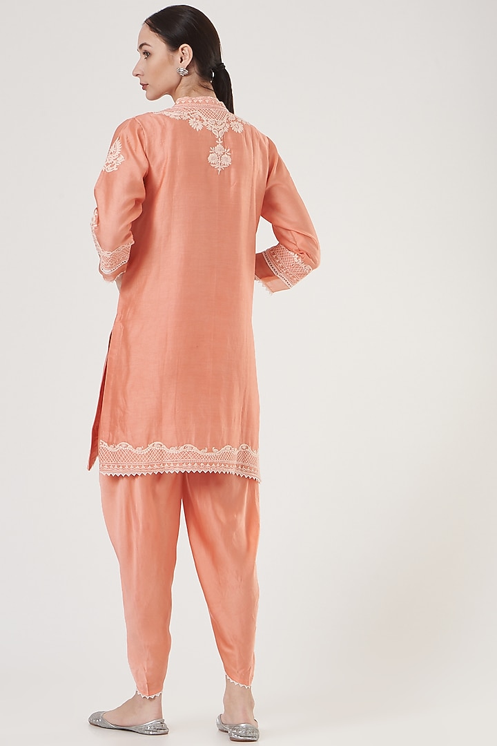 Peach Embroidered Kurta Set by Sheetal Batra at Pernia's Pop Up Shop