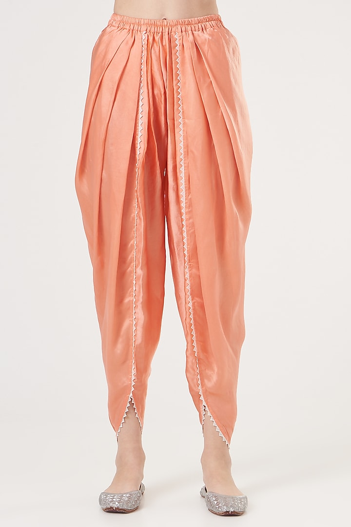 Peach Embroidered Kurta Set by Sheetal Batra at Pernia's Pop Up Shop