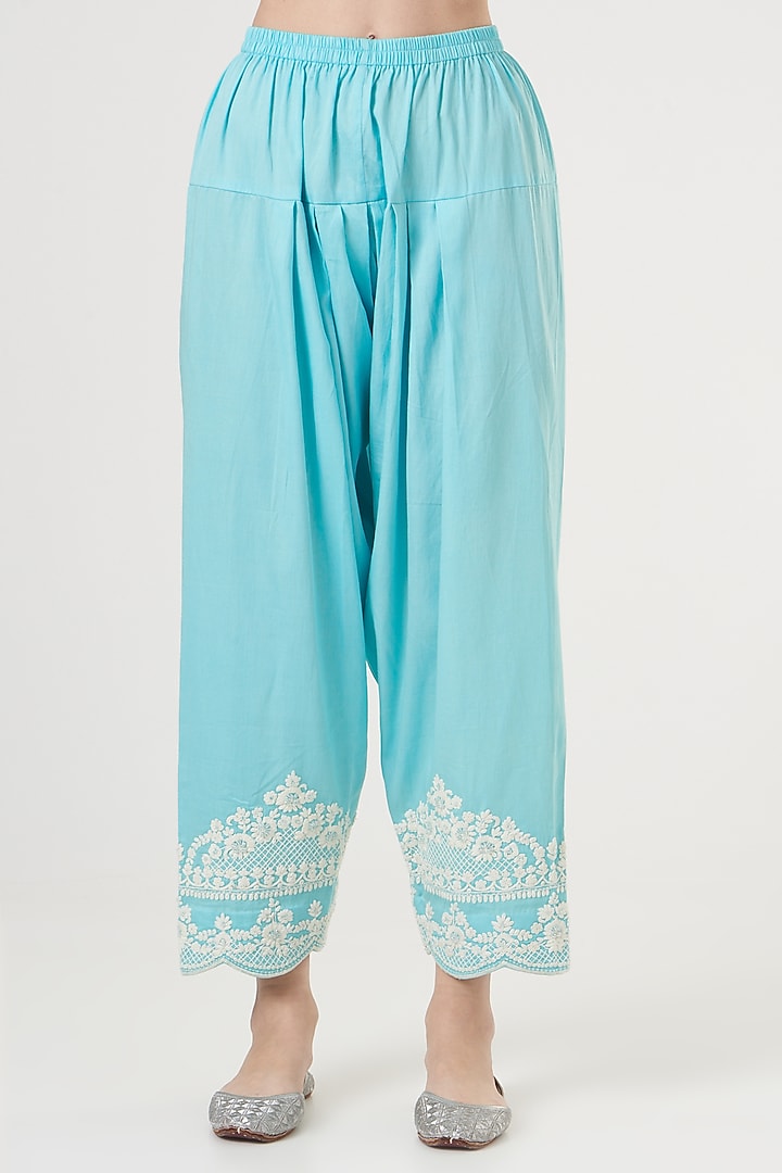 Blue Embroidered Kurta Set by Sheetal Batra at Pernia's Pop Up Shop