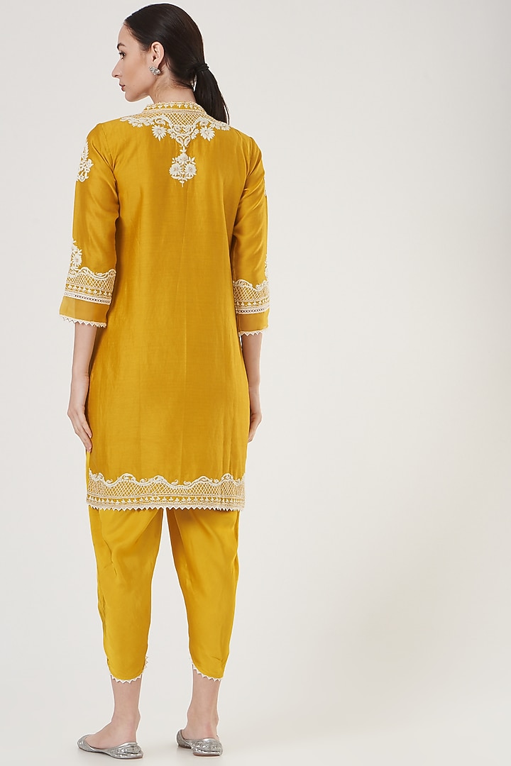 Mustard Kurta Set With Embroidery by Sheetal Batra at Pernia's Pop Up Shop
