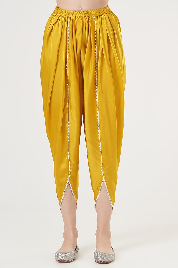 Mustard Kurta Set With Embroidery by Sheetal Batra at Pernia's Pop Up Shop