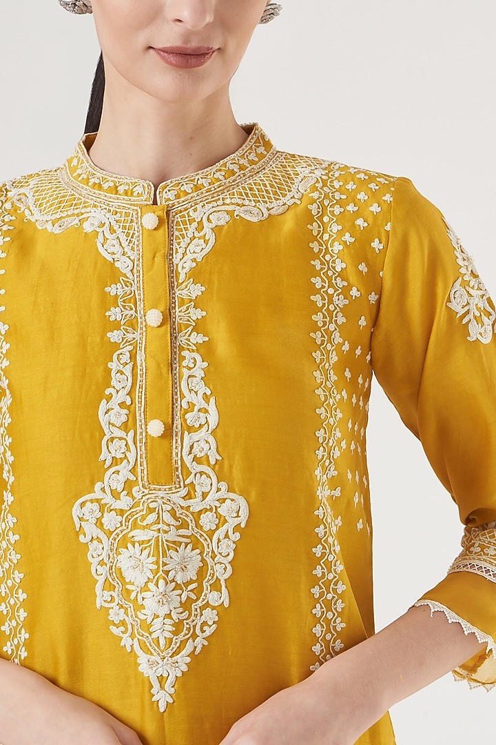Mustard Kurta Set With Embroidery by Sheetal Batra at Pernia's Pop Up Shop