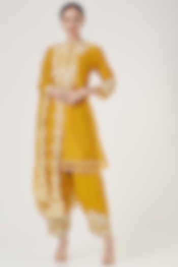 Mustard Embroidered Kurta Set by Sheetal Batra at Pernia's Pop Up Shop