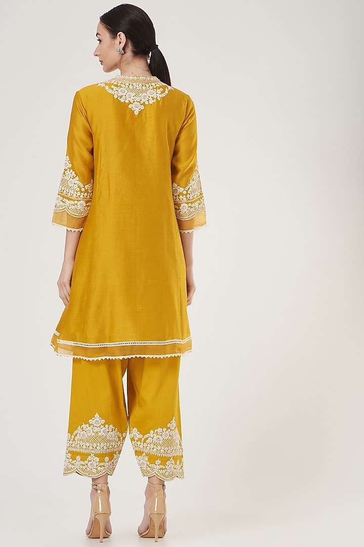 Mustard Embroidered Kurta Set by Sheetal Batra at Pernia's Pop Up Shop