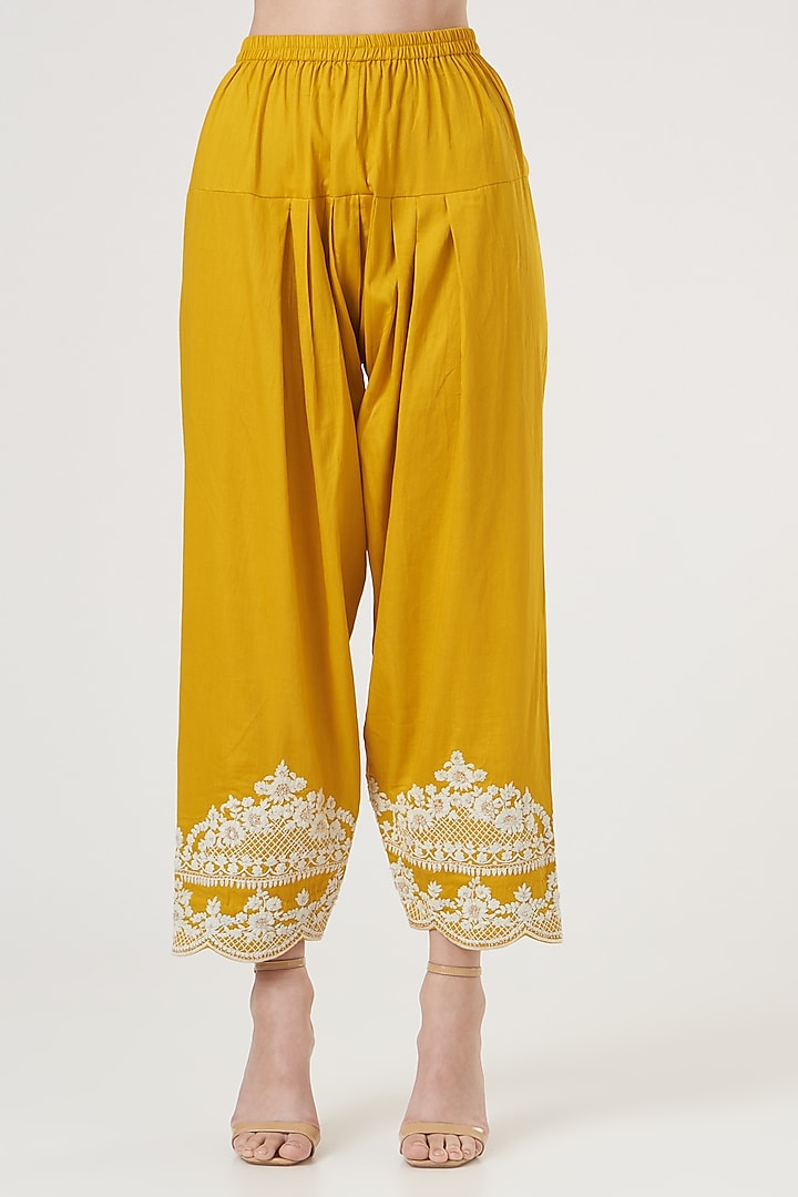 Mustard Embroidered Kurta Set by Sheetal Batra at Pernia's Pop Up Shop
