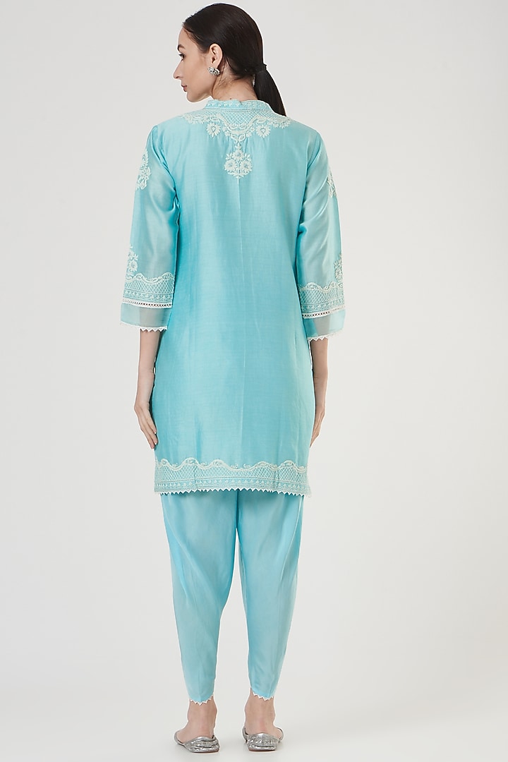 Blue Embroidered Kurta Set by Sheetal Batra at Pernia's Pop Up Shop