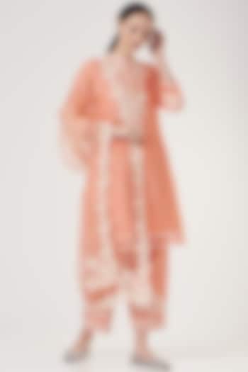Peach Embroidered Silk Chanderi Kurta Set by Sheetal Batra at Pernia's Pop Up Shop