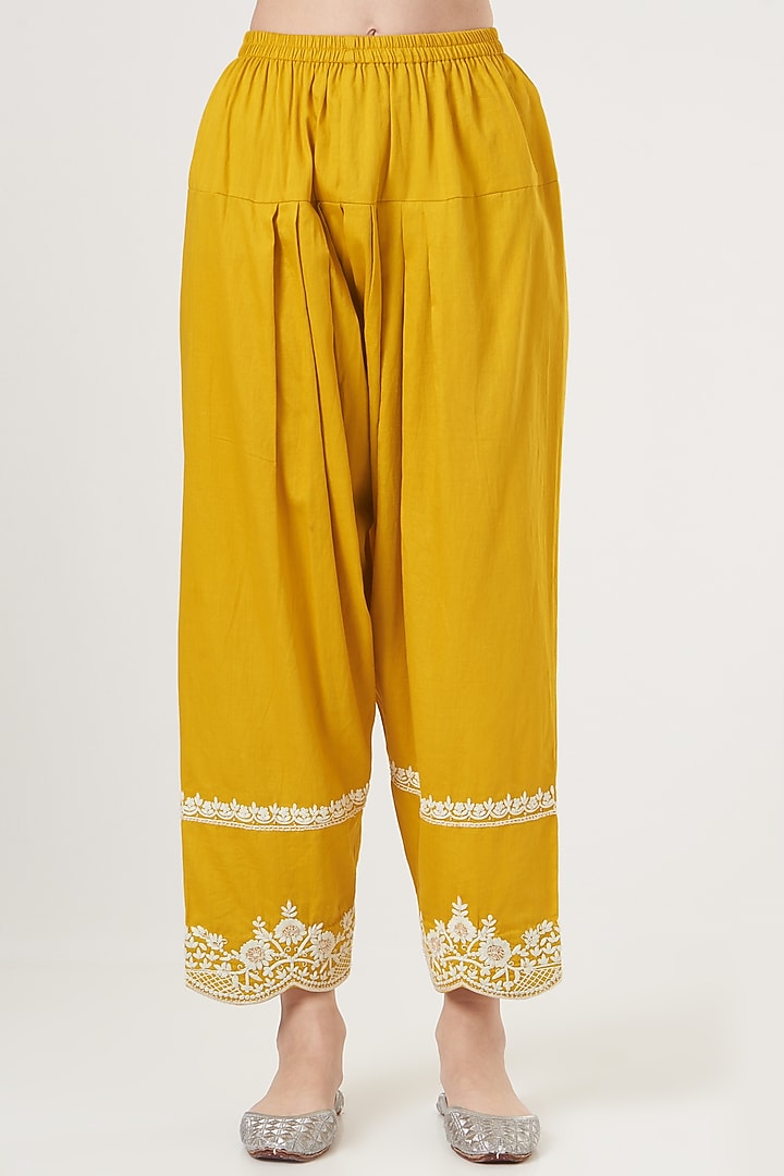 Mustard Silk Chanderi Embroidered Kurta Set by Sheetal Batra at Pernia's Pop Up Shop