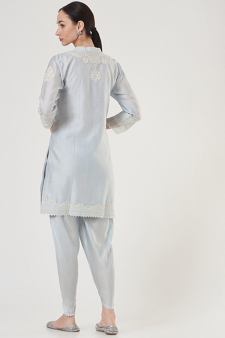 Sky Blue Kurta Set With Embroidery by Sheetal Batra at Pernia's Pop Up Shop